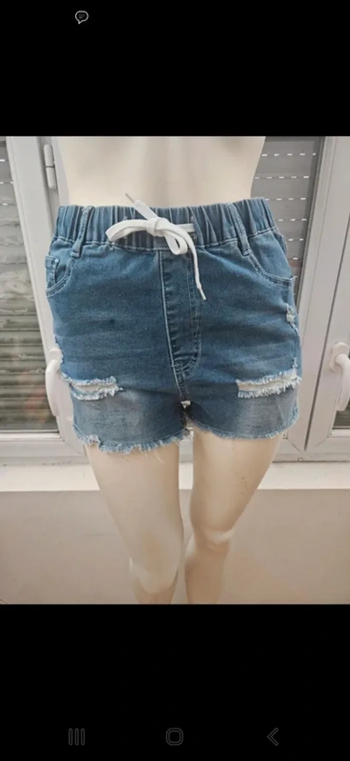 Short en jean.