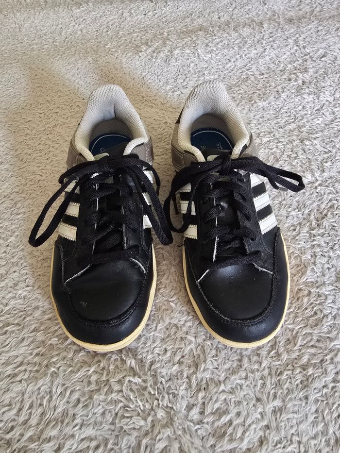 Baskets mixte 🍒Adidas🍒pointure 32