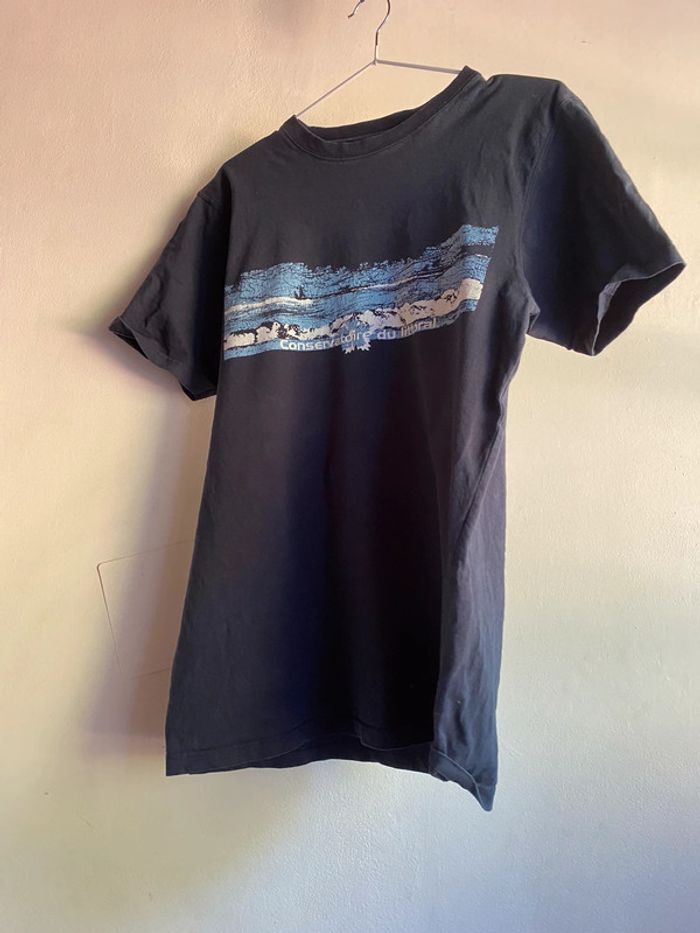 433 - t-shirt à manches courtes bleu marine et imprimé