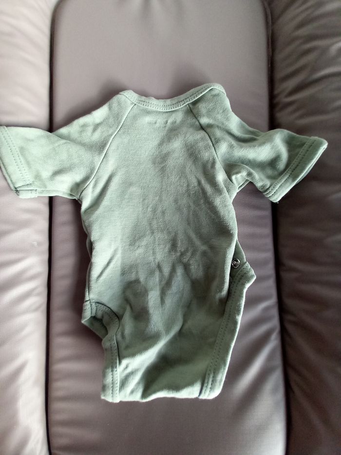 2 Bodys neufs naissance et bonnet - photo numéro 6