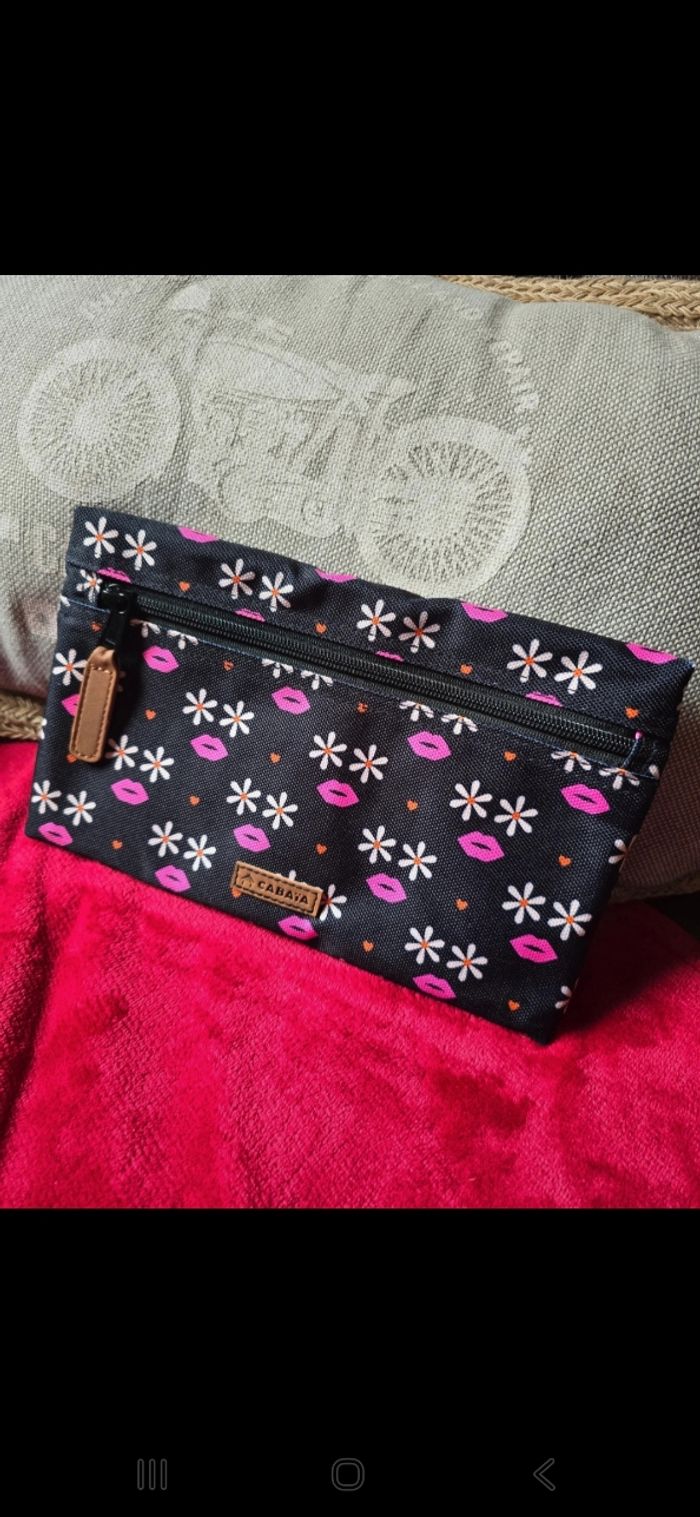 Pochette avant Cabaïa