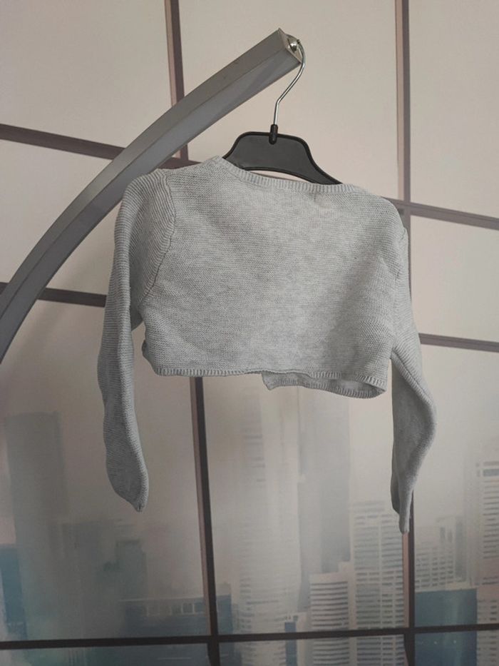 Boléro gris clair taille 18 mois - photo numéro 4
