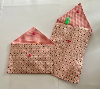 Pochettes à savon, brosse à dent et dentifrice