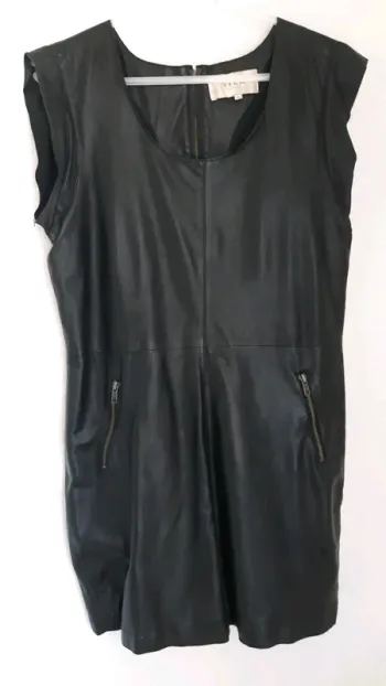 Robe en cuir noire