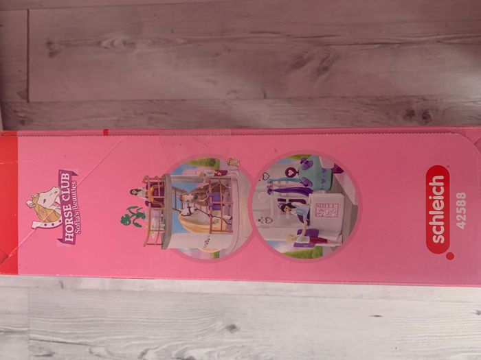 Écurie Schleich 42588 Salon de Beauté Sofia's Beauties avec Accessoires de Pansage et Figurines Schl - photo numéro 2
