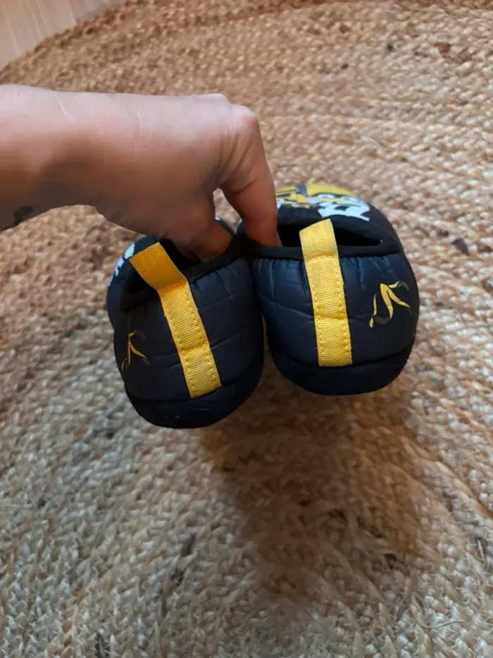 Chaussons minions t.31 Tbe - photo numéro 3