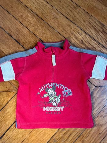 Neuf magnifique haut Mickey Disney 6 mois, rouge