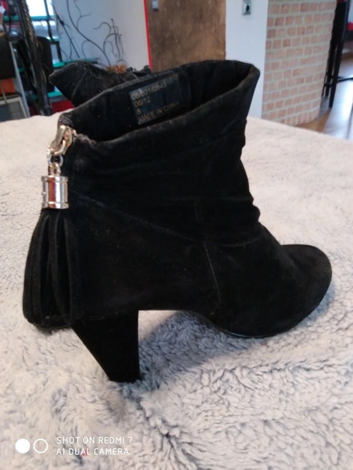 Jolies boots noires pompons fermeture arrière - photo numéro 3