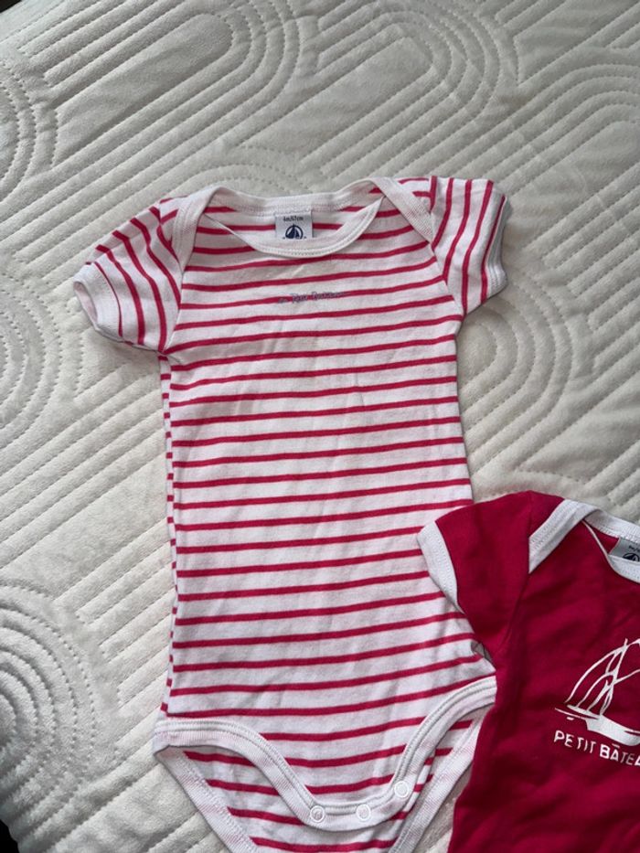 2 bodies petit bateau 6 mois très peu porté - photo numéro 4