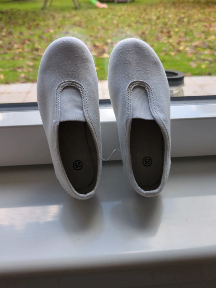 Chaussures ballerines enfant blanches