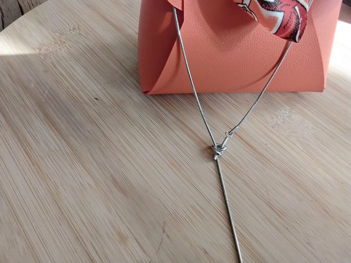 Collier forme cravate - photo numéro 2