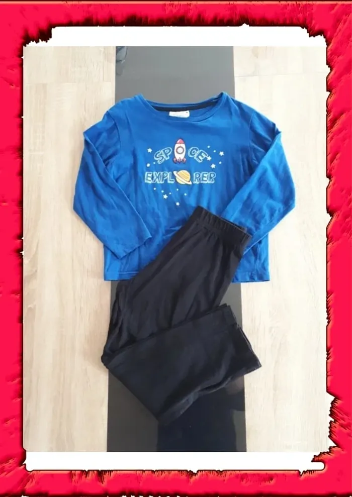Pyjama 2 pièces 6 ans sur l'espace