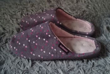 Chaussons gris à pois 37