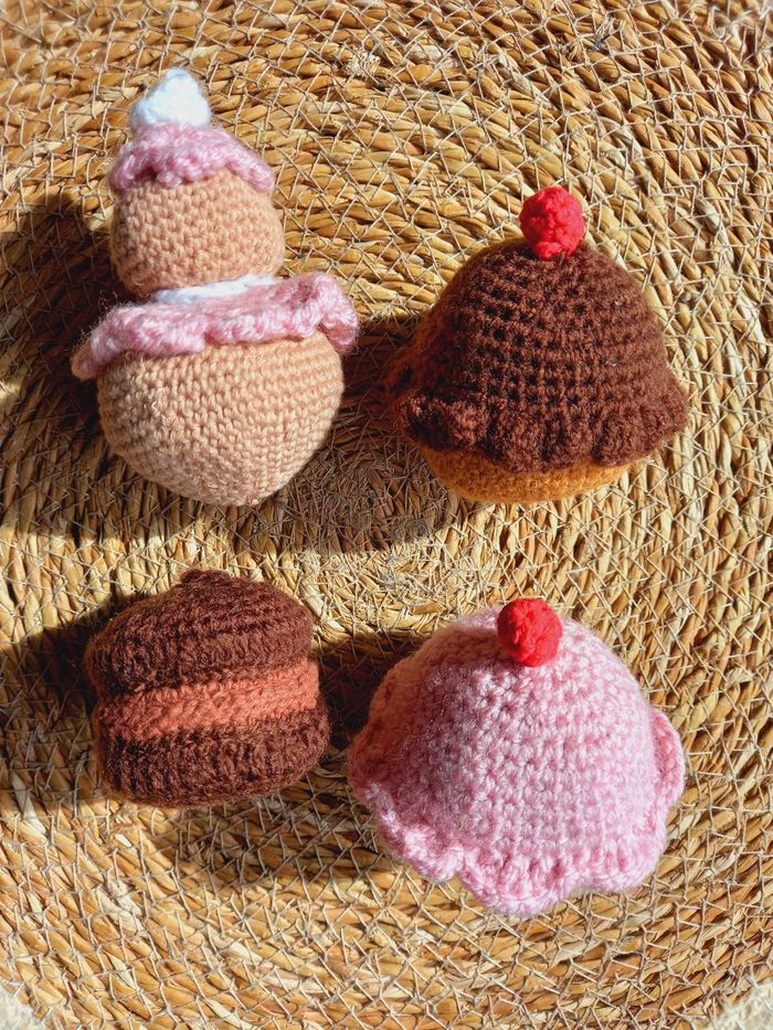 Dînette pâtisseries au crochet chocolat et rose 🍩🧁3€/pièce - photo numéro 2