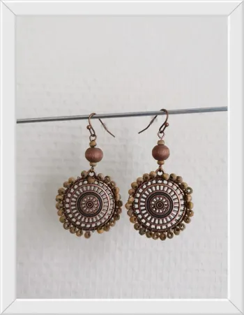 Paire de boucles d'oreilles avec perles en bois