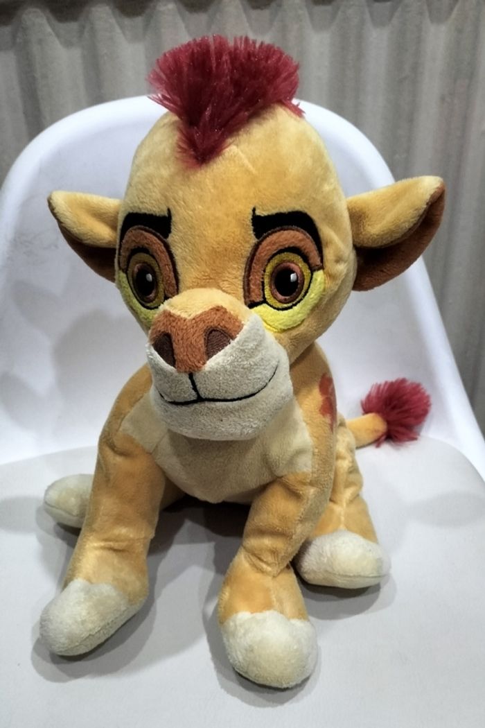 Peluche le roi lion