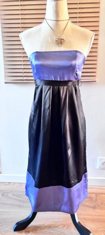 Robe aspect soie lila et noire taille 38 M