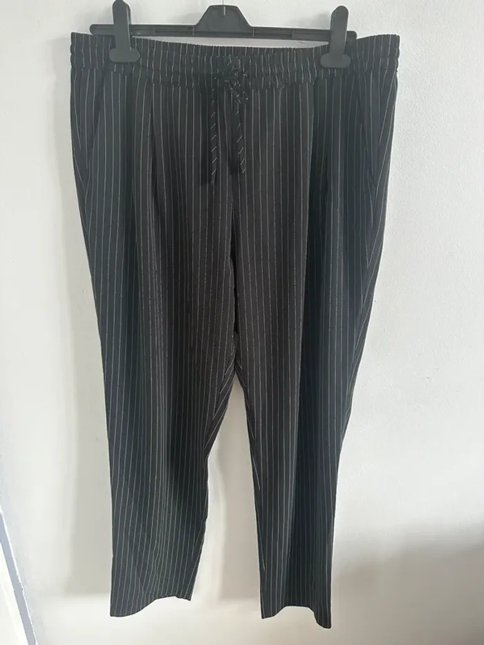 Très jolie pantalon à rayures