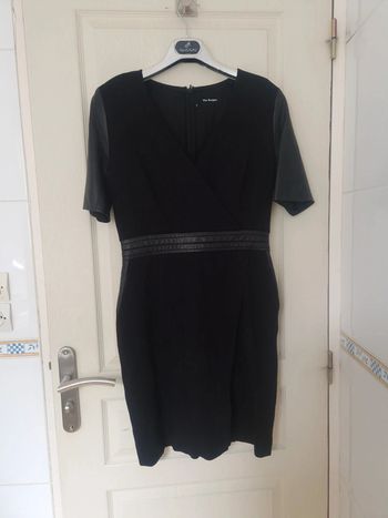 Jolie robe noir avec détails en cuir d'agneau the kooples taille M/38