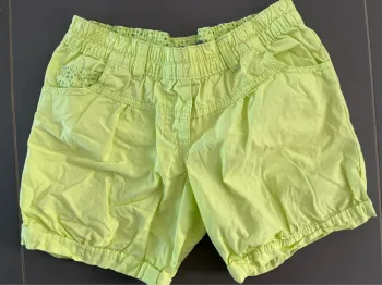 Short jaune orchestra 10 ans en très bon état