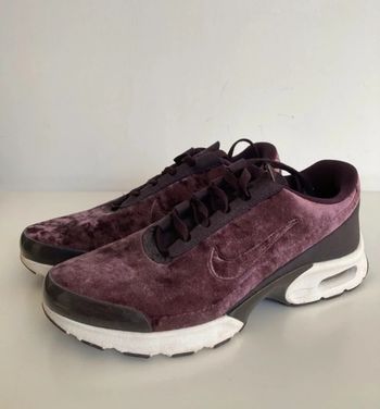 Paire de Nike mauve en velours taille 36.5