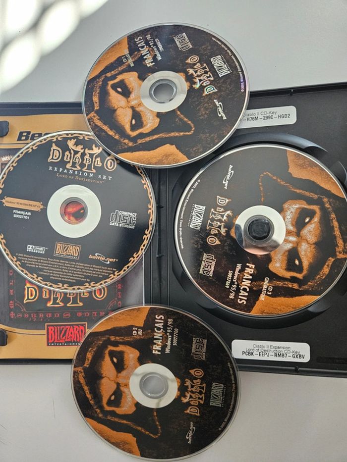 Jeu pc diablo 2 en français et les sims 2 - photo numéro 2
