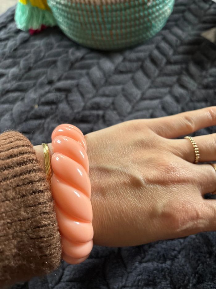 Bracelet jonc en acrylique couleur abricot 🍑