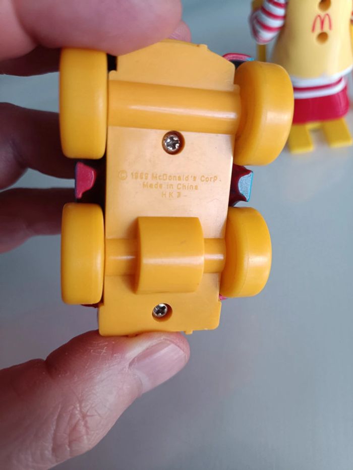 Lot de 2 Figurines McDonald's Vintage - Ronald en Voiture et Ronald sur Skis (avec défauts) - photo numéro 5