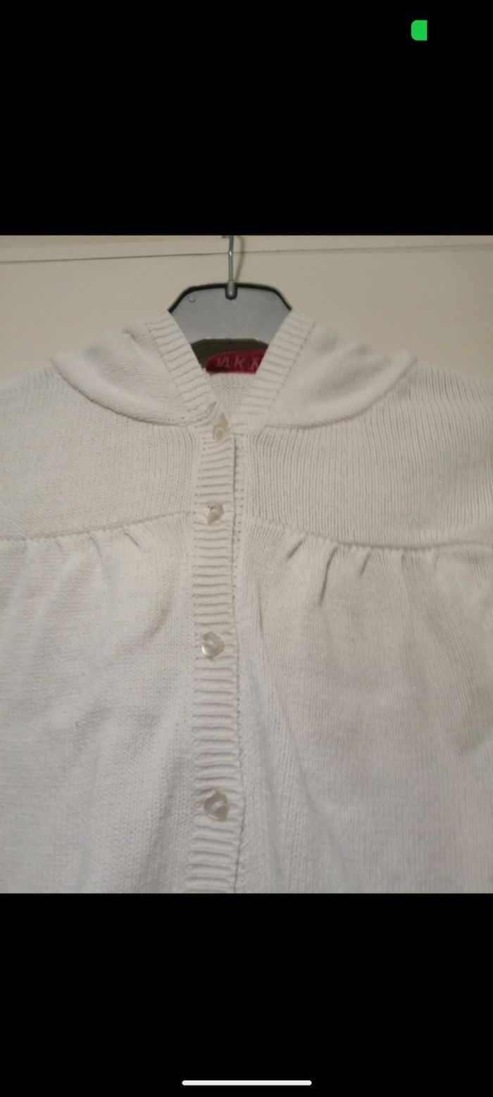 Beau gilet NKY blanc à capuche. Taille 8 ans - photo numéro 4