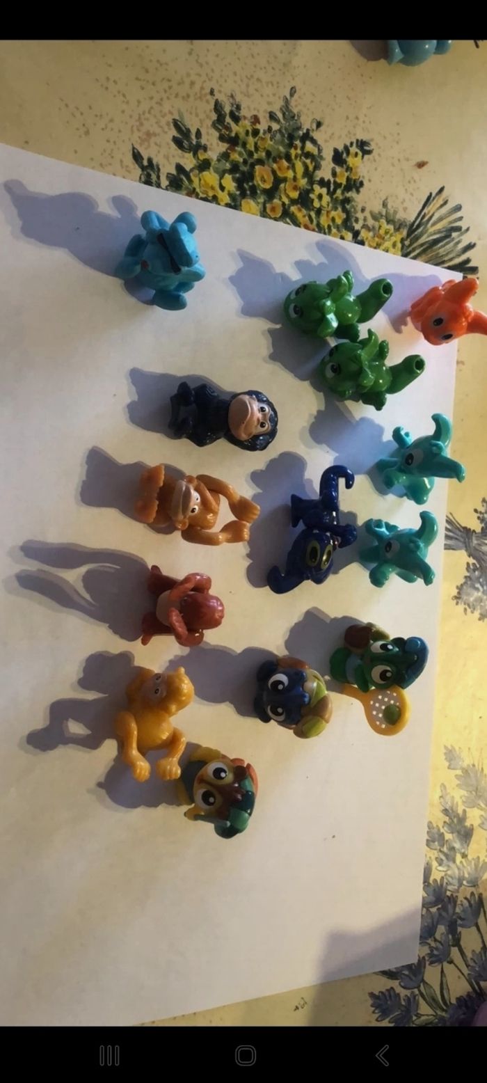 Lot figurines kinder