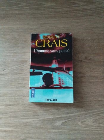 Livre robert crais l homme dans passé