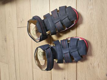 Sandales enfant cuir neuves taille 35