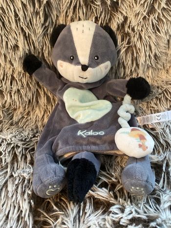 Doudou marionnette blaireau kaloo