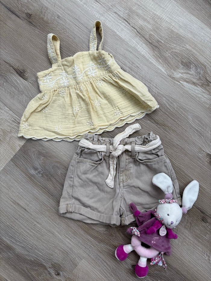 Ensemble blouse + short taille 24 mois