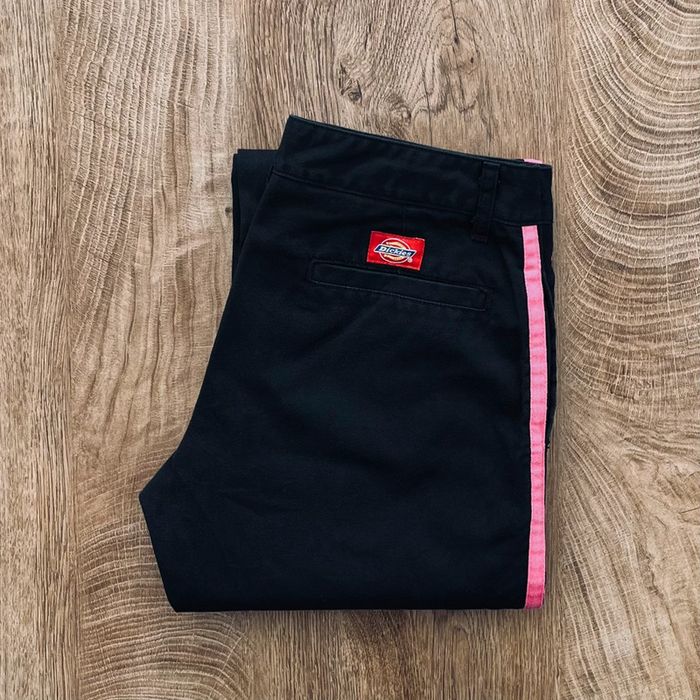 Pantalon noir avec détails roses Dickies femme, W 26 (36 française, 78 cm tour de taille complet)