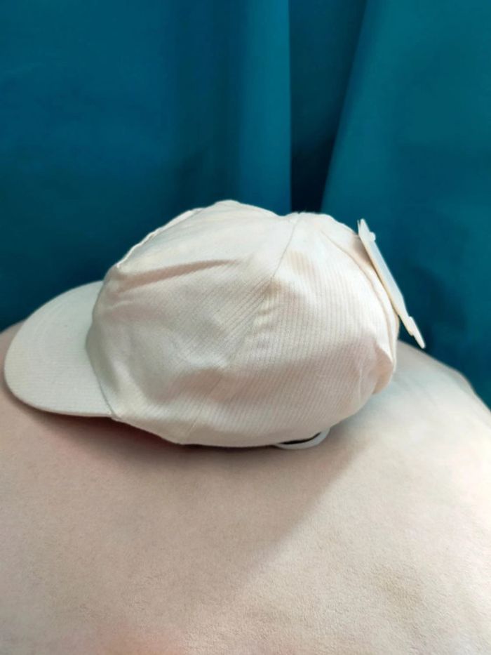 Casquette bébé en velours fin écru – unisexe - photo numéro 4