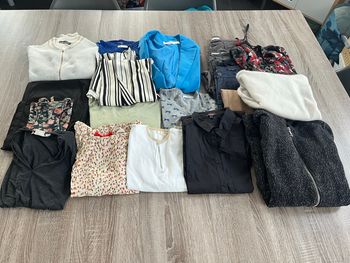 Lot de 20 vêtements taille S 