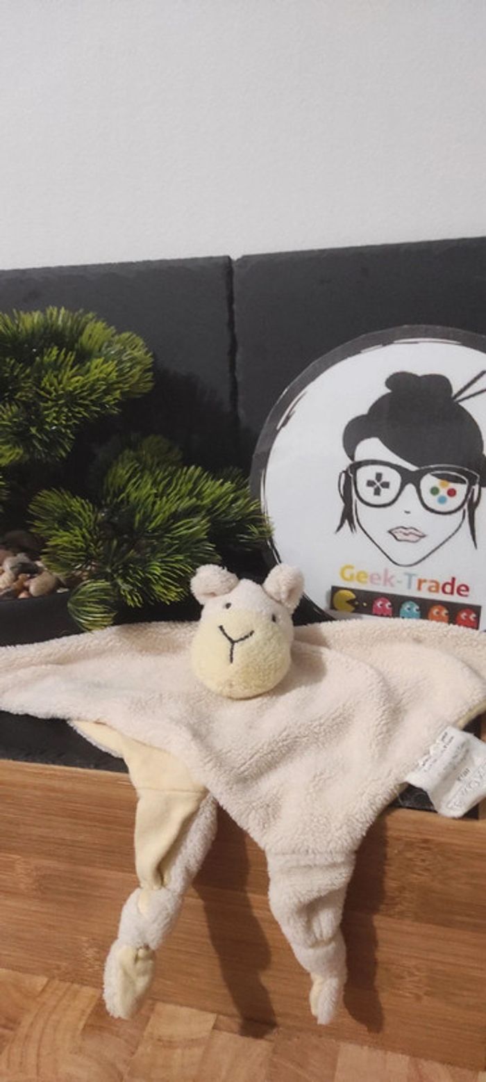 Doudou plat âne cheval Babou jaune beige blanc carré noir