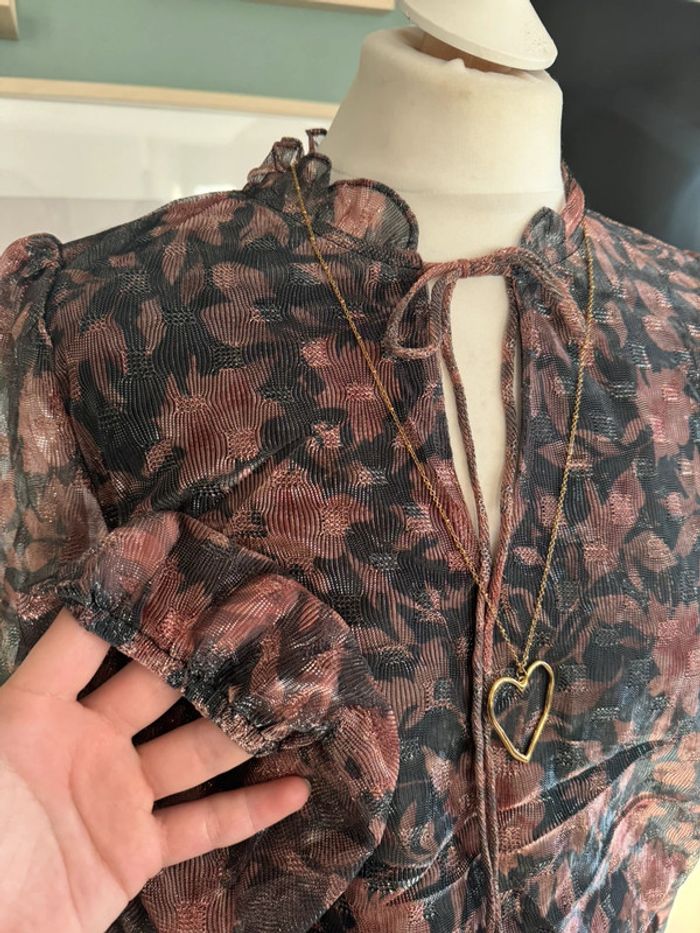 Magnifique robe manches longues noir fleuries brillant taille L - photo numéro 2