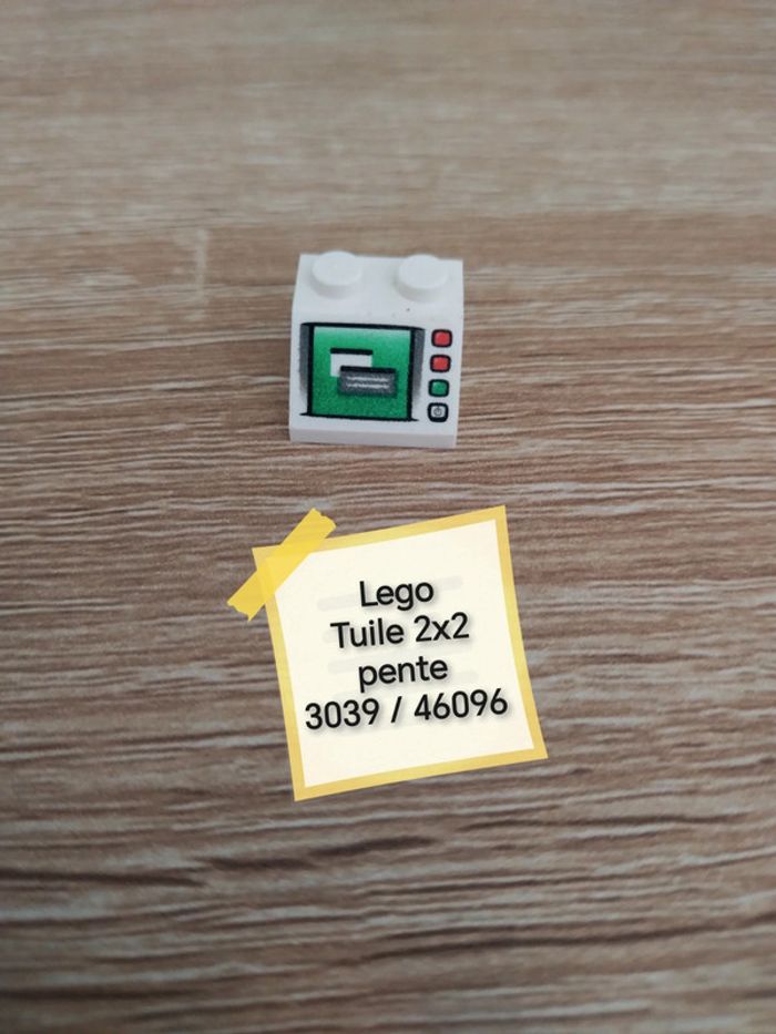 Lego tuile 2x2 pente
