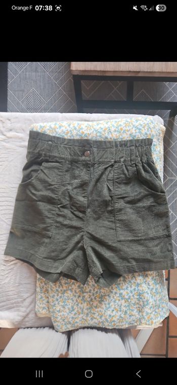Short kaki