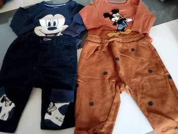 Ensemble bodies pantalon+ une paire de chaussettes