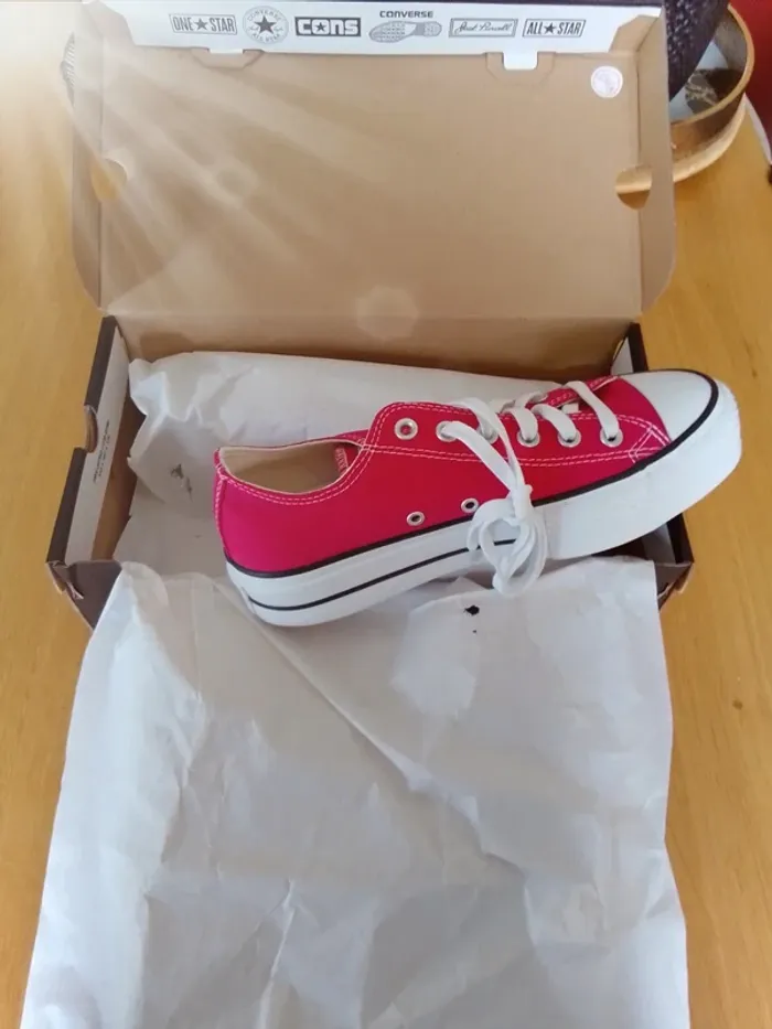 Paire de Converse basses, plateforme, pointure 39, couleur Cerise - photo numéro 4