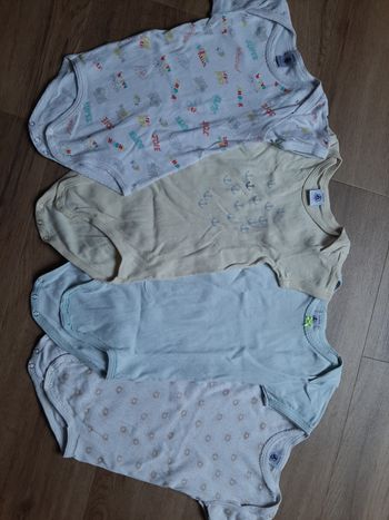 Lot 4 bodies manches courtes