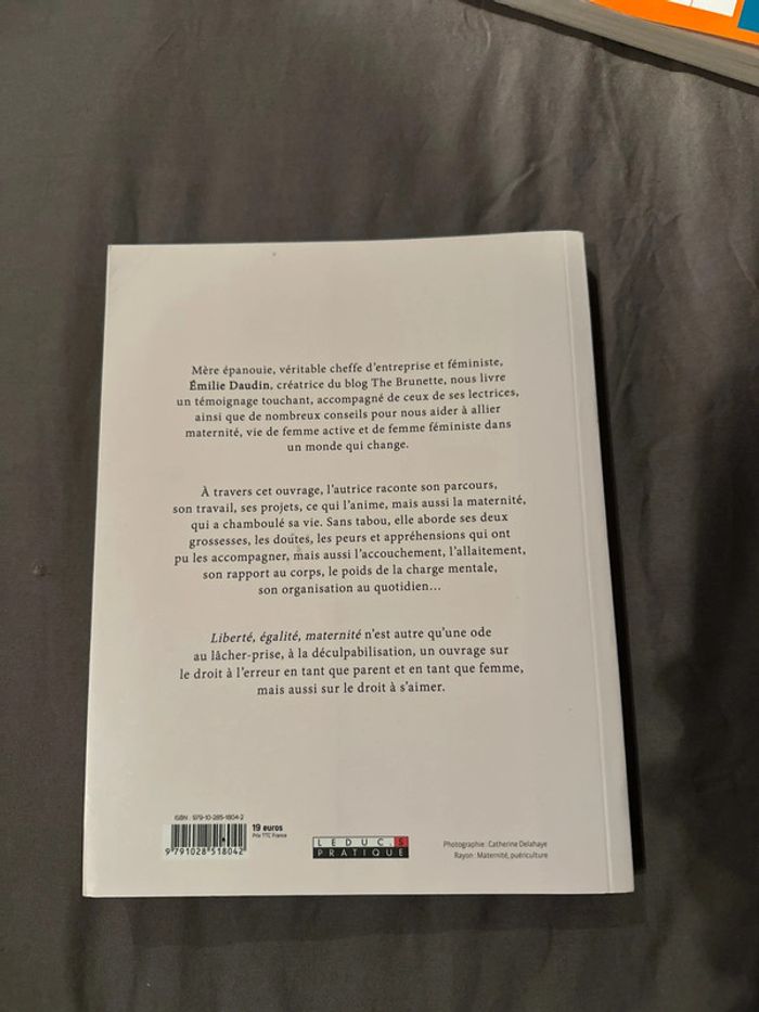 Livre Liberté Égalité Maternité de The Brunette Émilie Dautin - photo numéro 2