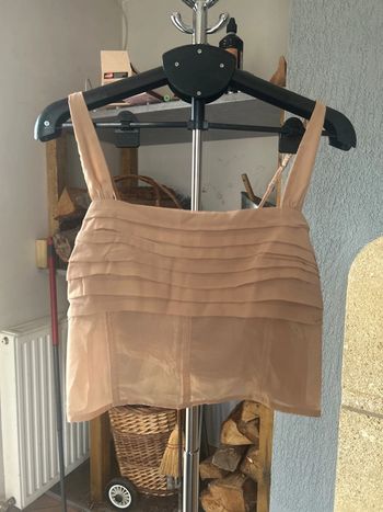 Petit haut court beige fermeture éclair dans le dos