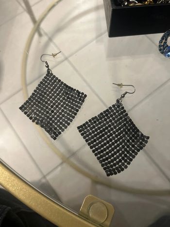 Boucles d’oreilles noires