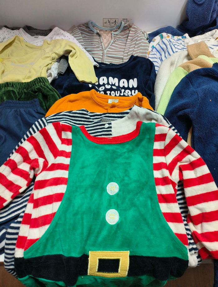 Lot 18 vêtements garçon 12 mois - photo numéro 4