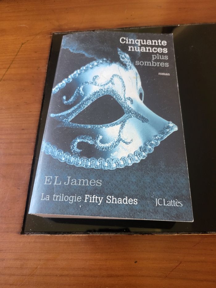 Livre 📖 cinquante nuances plus sombres