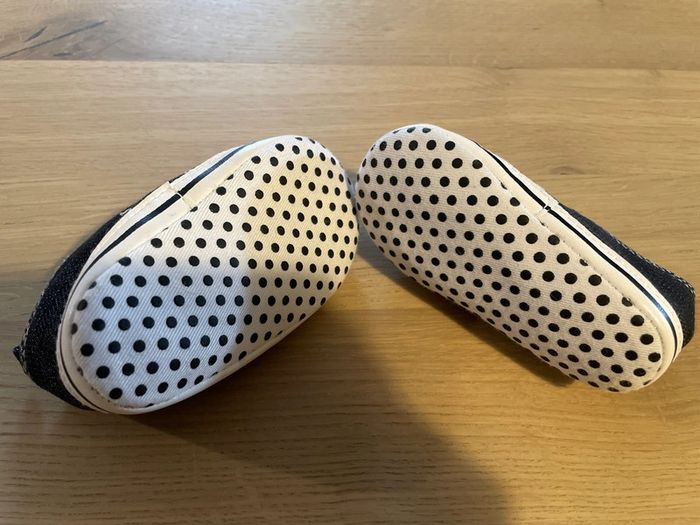 Chaussures bébé souples blanc et noir sans lacets primark 9/12 mois - photo numéro 4